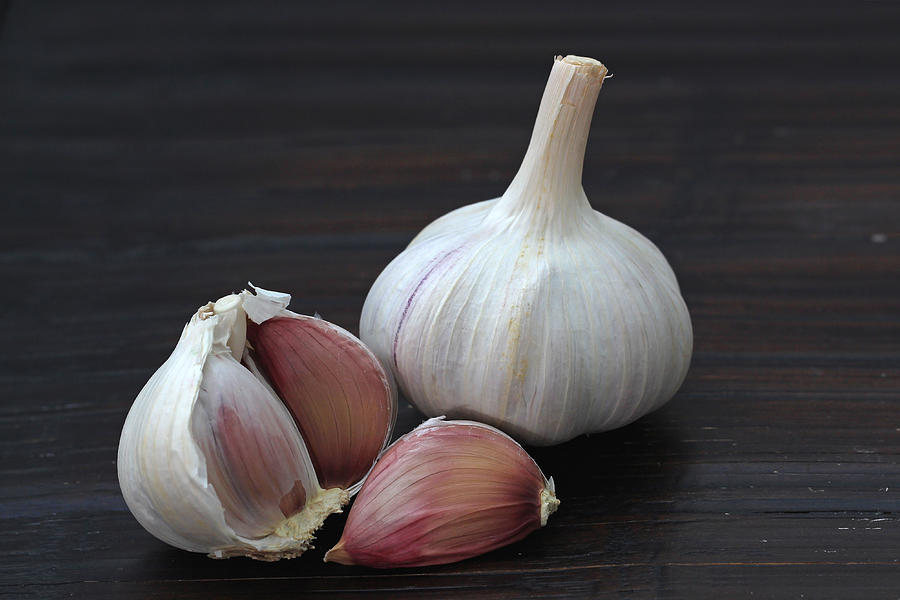 Garlic bulbs and cloves Photograph by Zen Rial