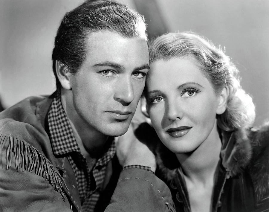 GARY COOPER and JEAN ARTHUR in THE PLAINSMAN -1936-, directed by CECIL B DEMILLE. Photograph by Album