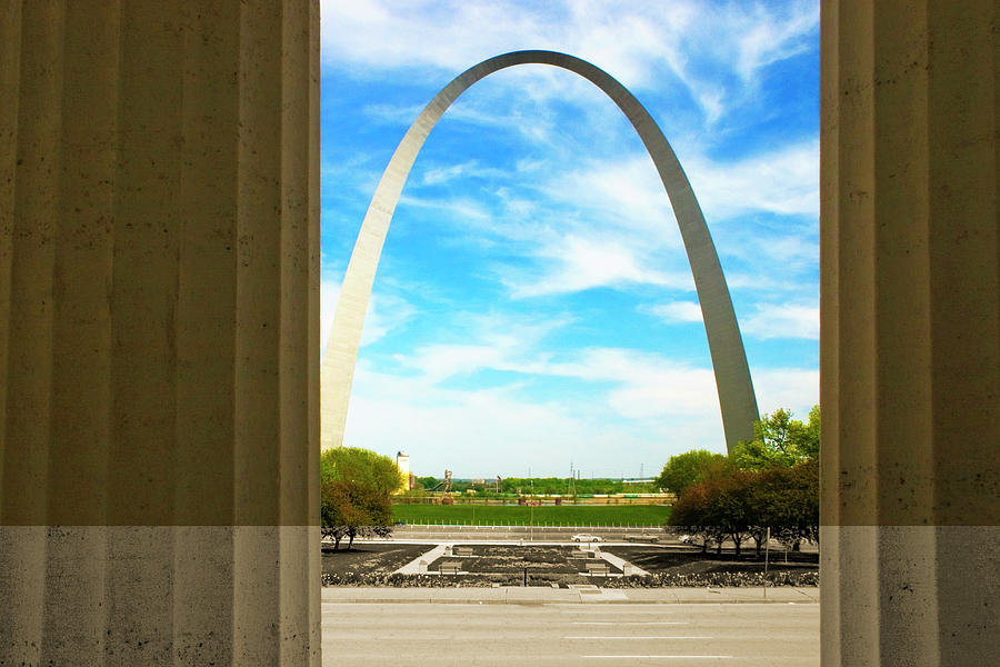 Architecture Photograph - Gateway Arch Old Courthouse Columns by Patrick Malon