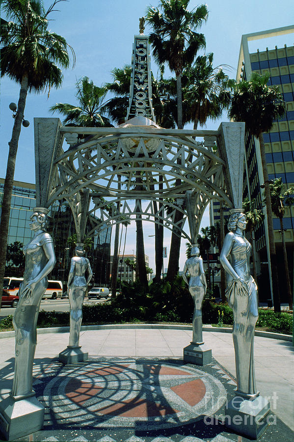 Gateway at the Walk of Fame's west end, Statues, Gazebo, Hollywood