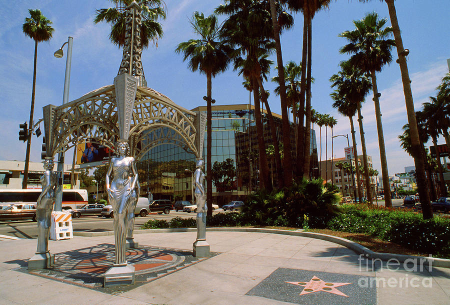 Gateway at the Walk of Fame's west end, Statues, Hollywood and La Brea