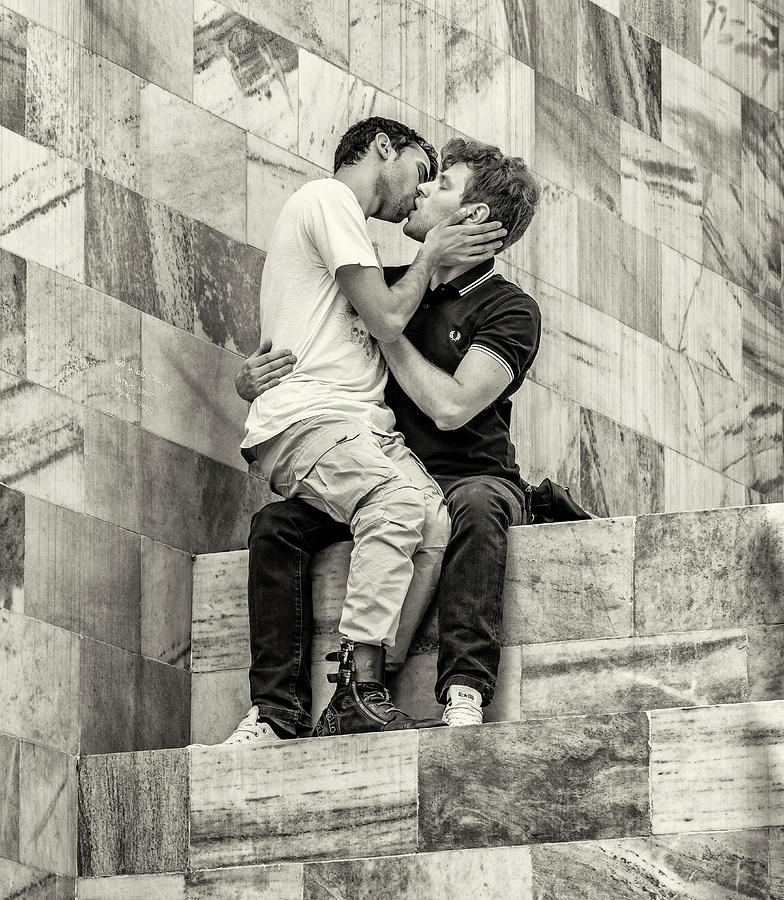 Black And White Photograph - Gay kiss, Milan, Italy by Stefano Politi Markovina