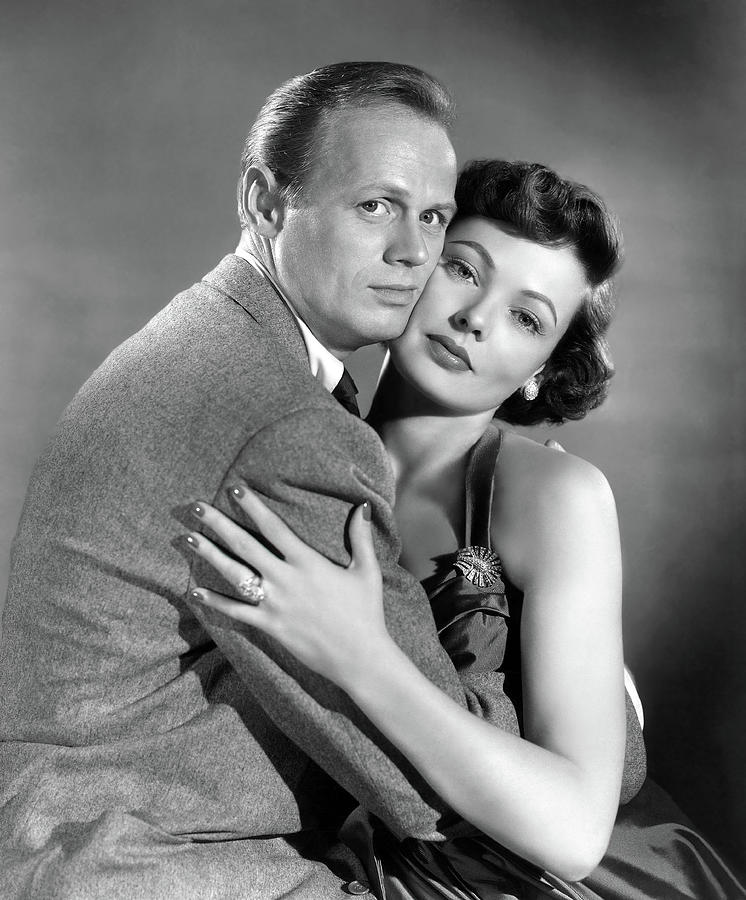 GENE TIERNEY and RICHARD WIDMARK in NIGHT AND THE CITY -1950-, directed by JULES DASSIN. Photograph by Album