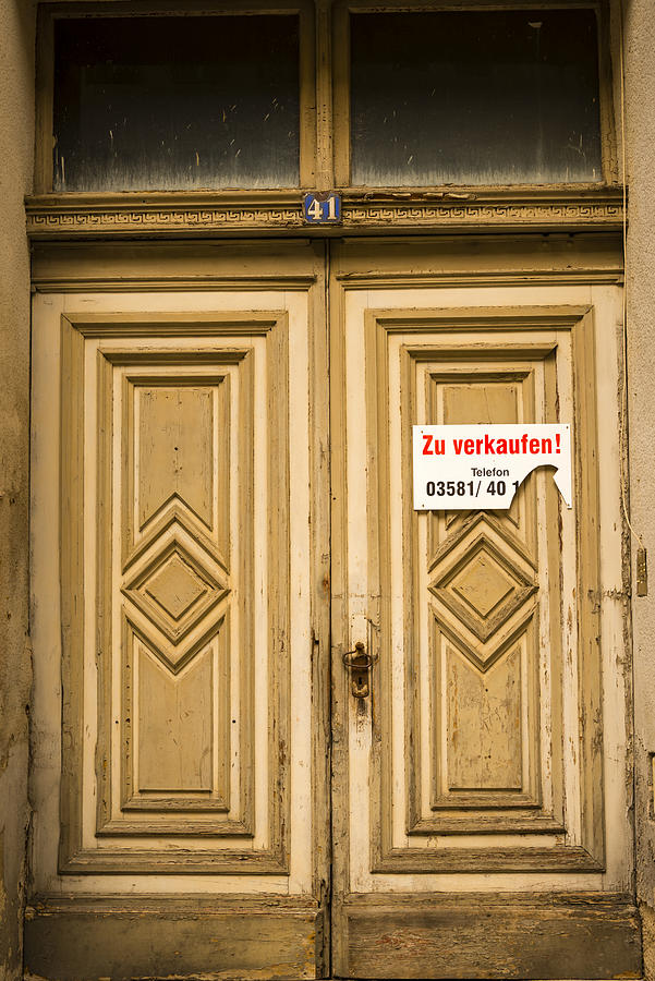 Germany, Saxony, Goerlitz, entrance door of abandoned house Photograph by Westend61