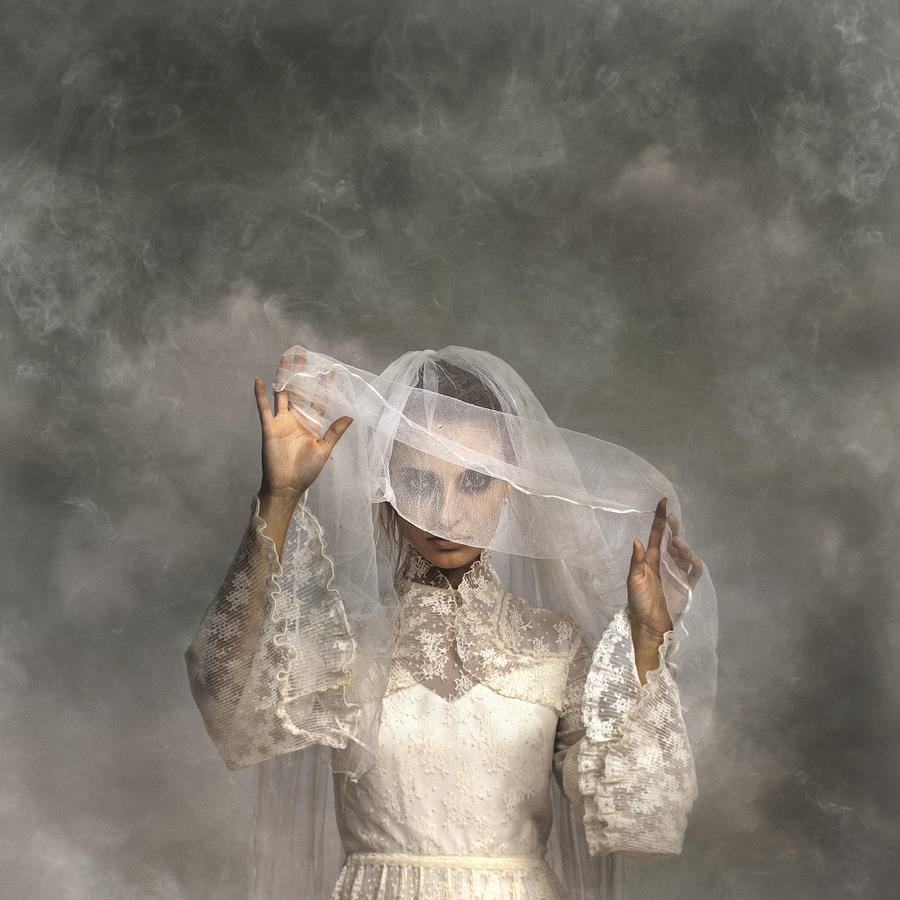 Ghostly Bride Photograph by Mammuth