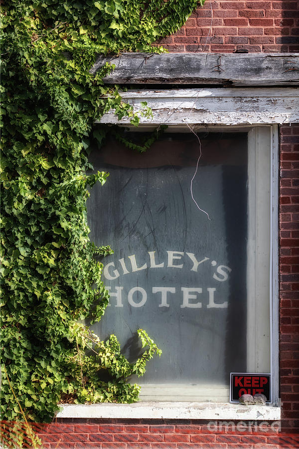 Gilleys Hotel Photograph by Nicki McManus