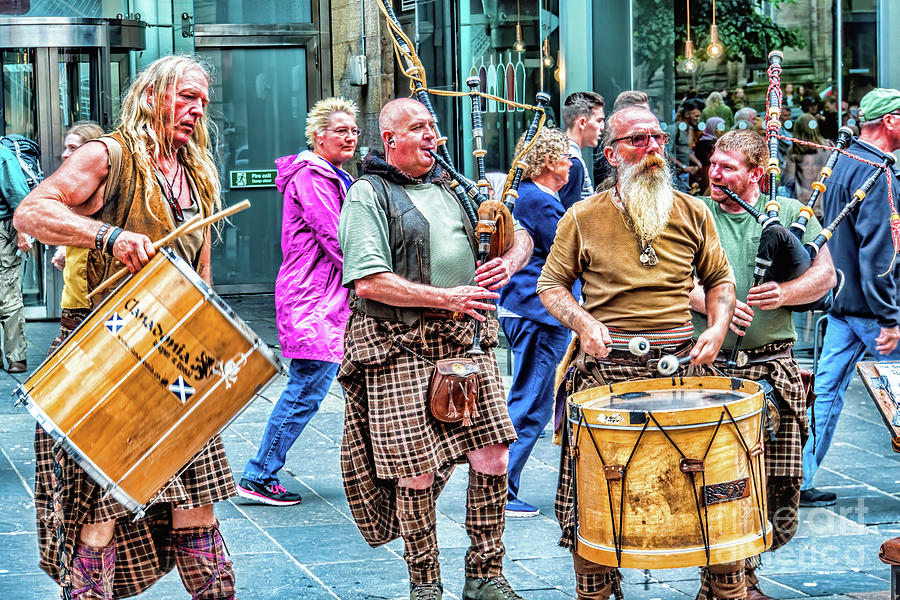 Glasgow Entertainment Photograph by Tom Watkins PVminer pixs