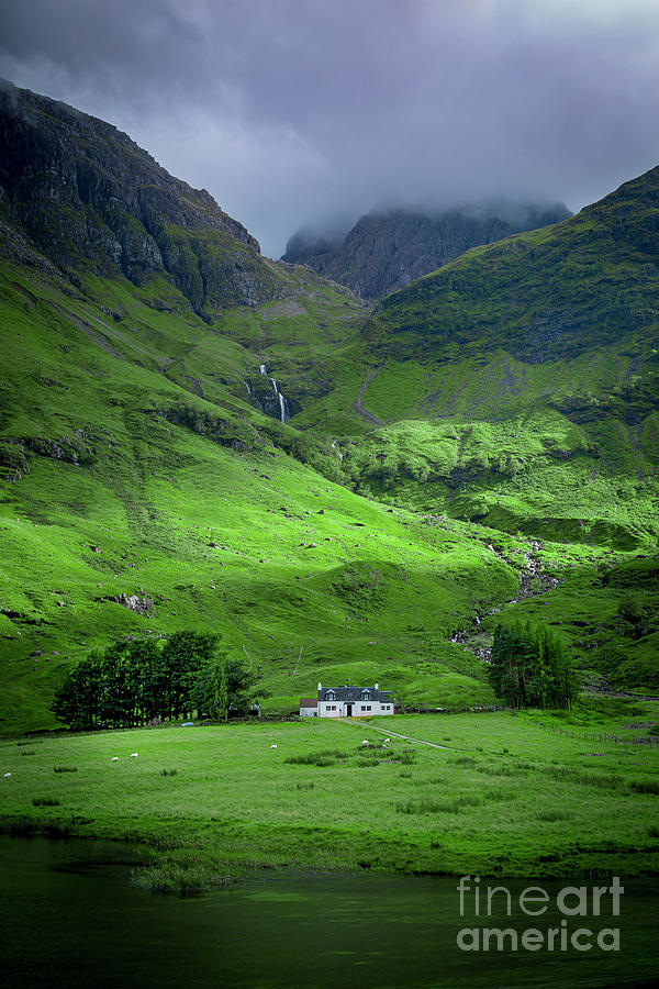 Glencoe Cottage Photograph by Brian Jannsen