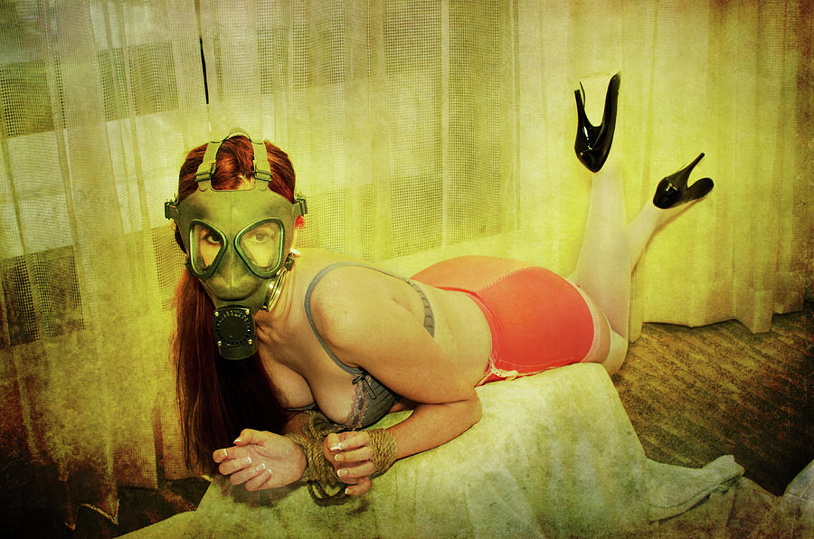 værdig punkt sandhed Gold Fetish Gas Mask Girl Digital Art by M Mayhem - Fine Art America