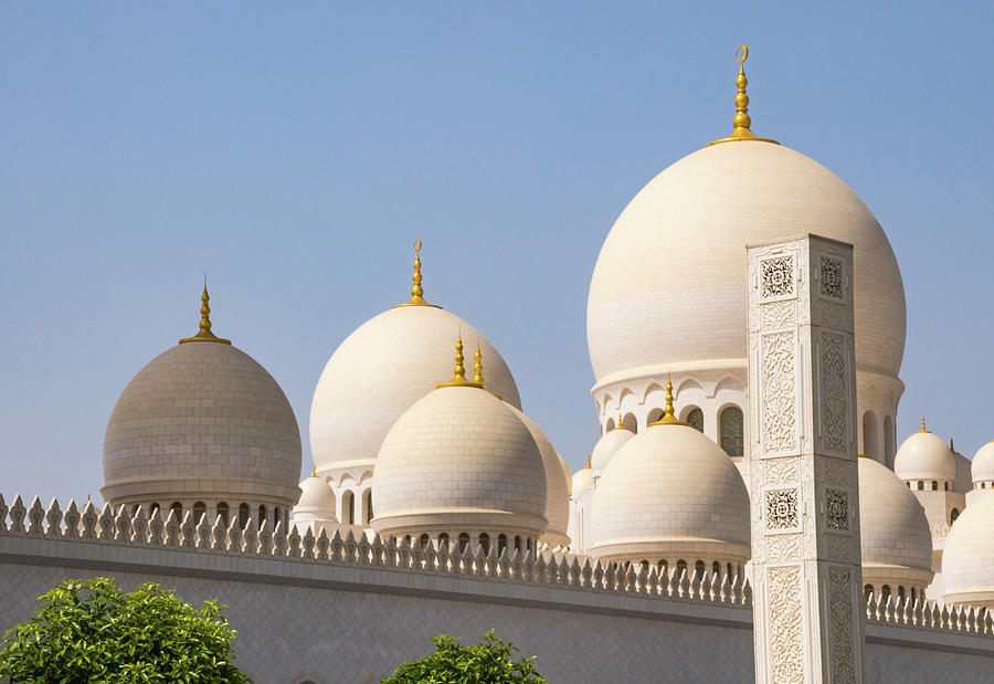 Gold topped domes of Sheikh Zayed Grand Mosque in Abu Dhabi Photograph ...