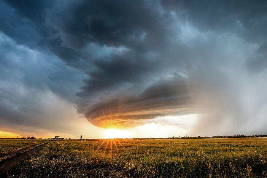 Golden Hour - Supercell Thunderstorm with Sun Twinkle at Sunset in ...