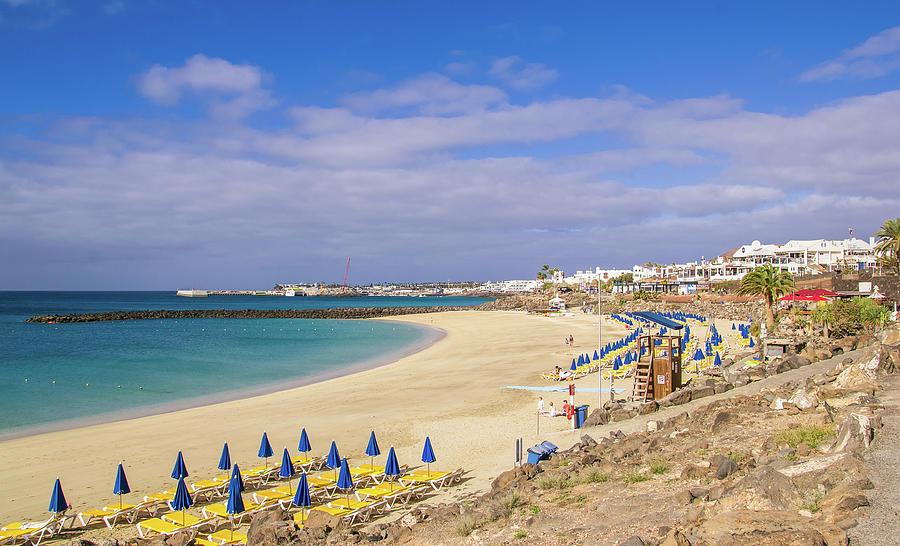 Golden sandy beach, Playa Dorada, Playa Blanca, Lanzarote Photograph by ...