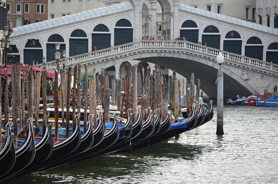 Gondola Bows Beneath Rialto Bridge in Venice Italy Photograph by Shawn OBrien