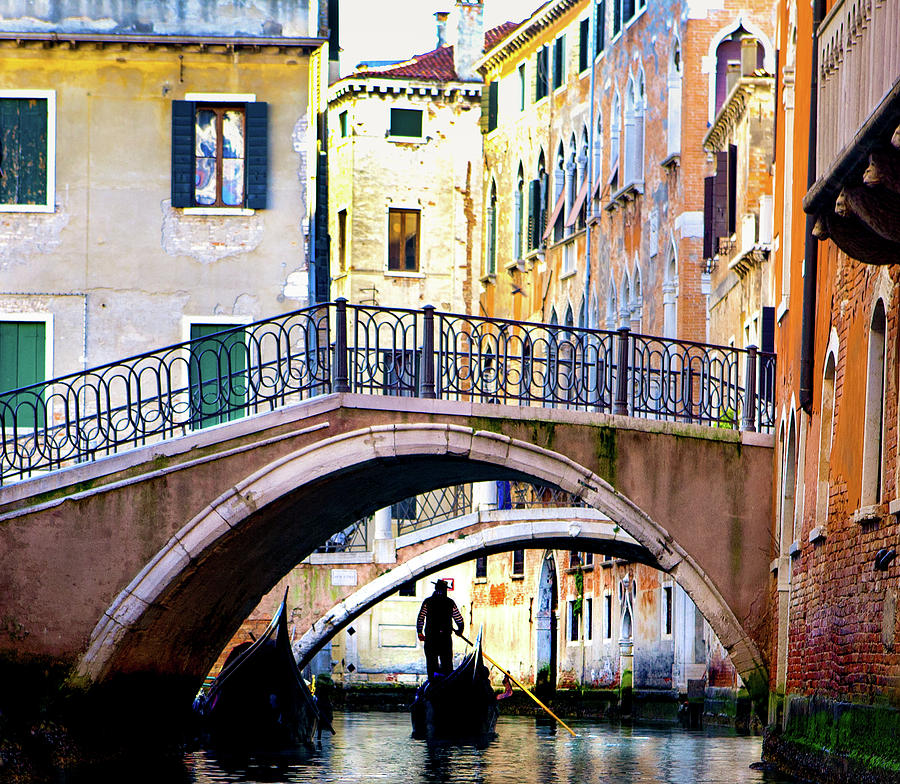 Gondolier of Venice Photograph by Mark Gomez