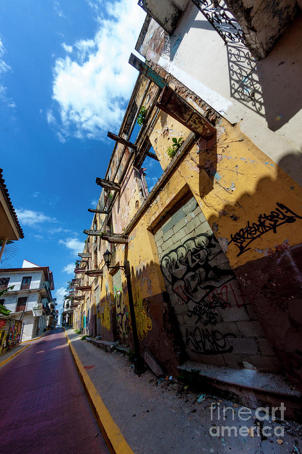 Casco Antiguo Photograph - Grafiti in old door by Gabriel Cusmir