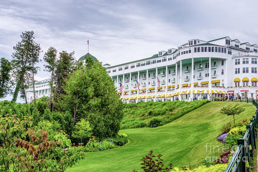 Grand Hotel Mackinac Island Photograph by Jennifer White
