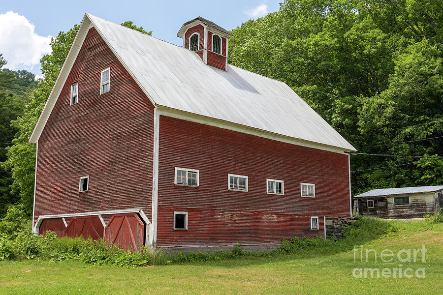 Grand Old Bethel Vermont Red Barn Photograph by Edward Fielding