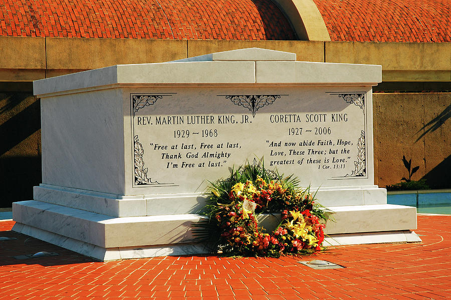 Graves of Martin and Coretta Scott King Photograph by James Kirkikis