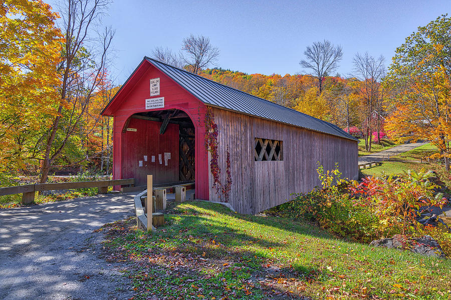 Green River Covered Bridge in Guilford of Vermont Photograph by Juergen Roth
