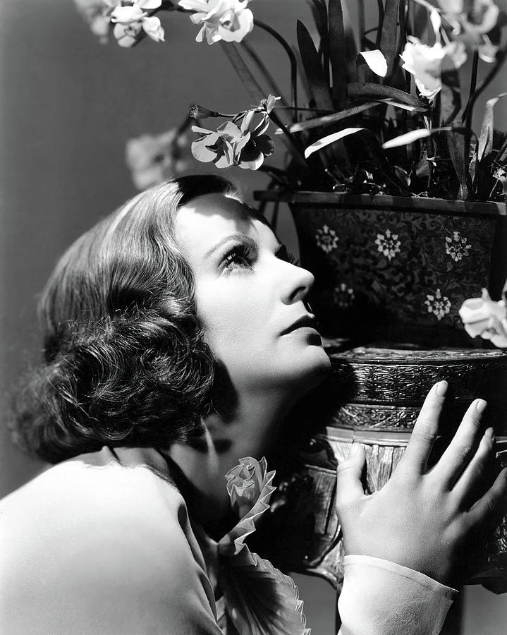 GRETA GARBO in THE PAINTED VEIL -1934-, directed by RICHARD BOLESLAWSKI. Photograph by Album