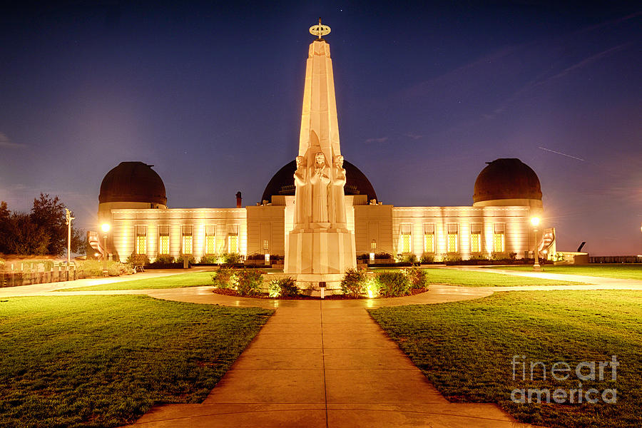 griffith observatory at night