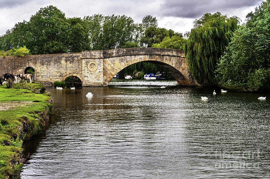 Halfpenny Bridge Lechlade Photograph by Ian Lewis - Fine Art America