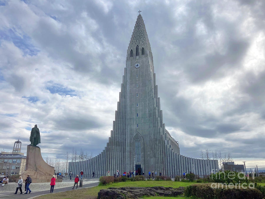 Hallgrimskirkja Church - Reykjavik - Iceland Photograph by Phil Banks