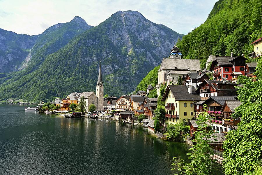 Hallstatt landscape. Beautiful mountain village in the Austrian Alps ...