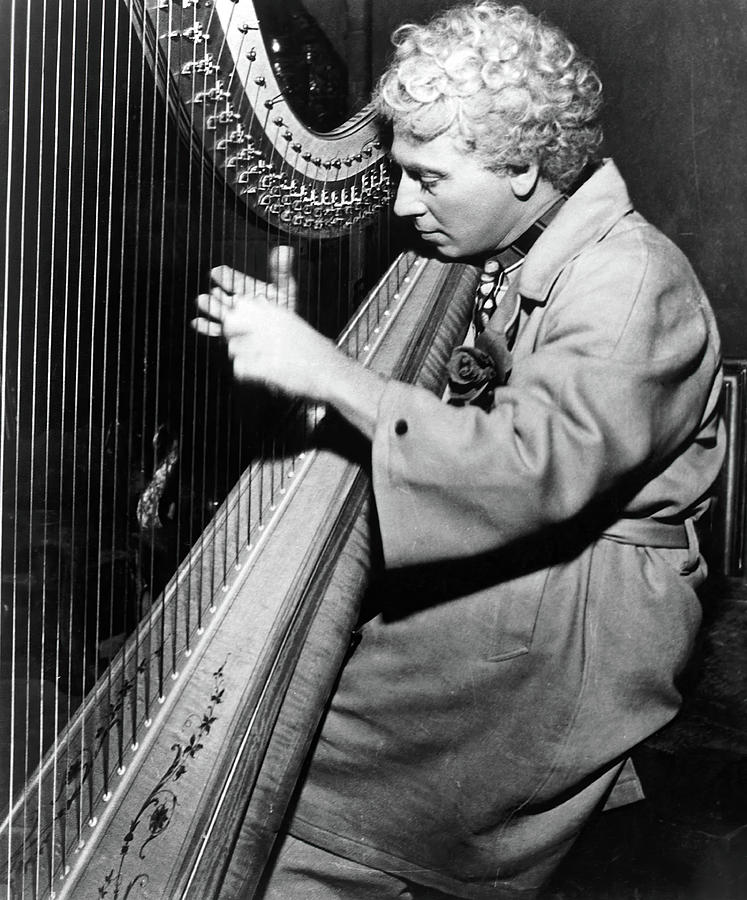 HARPO MARX in A NIGHT IN CASABLANCA -1946-, directed by ARCHIE MAYO. Photograph by Album