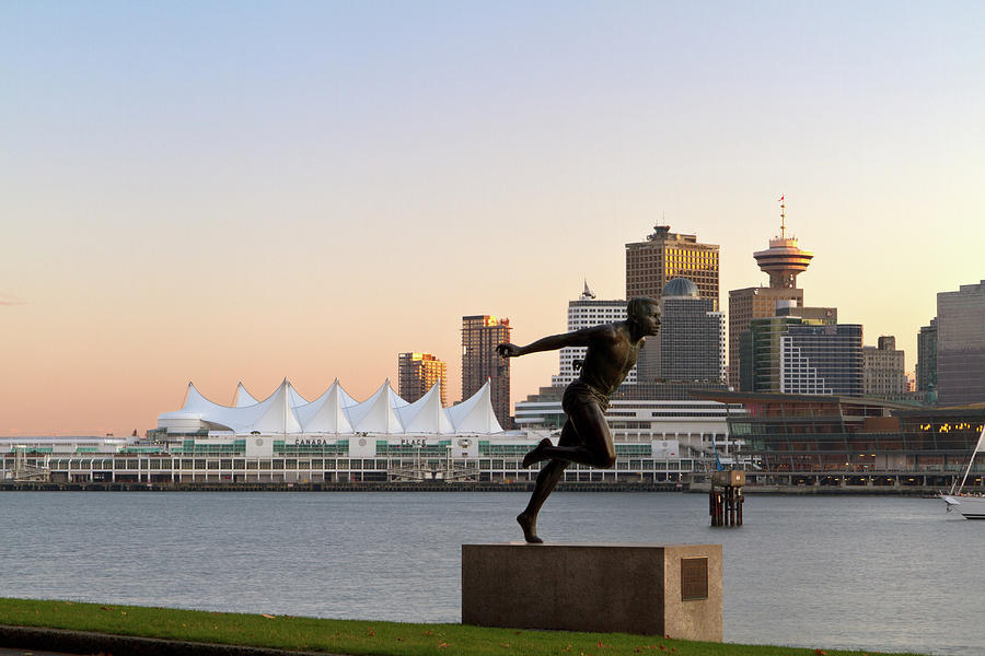 Harry Jerome Statue in Stanley Park Photograph by Michael Russell