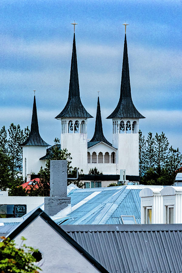 Hateigskirkja In Reykjavik Photograph by Tom Singleton