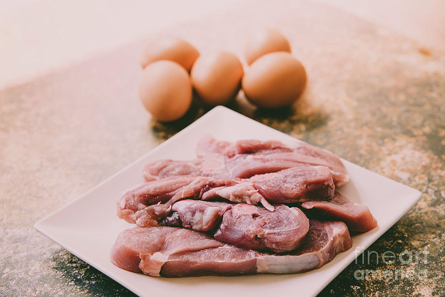 Healthy foods rich in animal protein, raw meat and eggs. Photograph by Joaquin Corbalan
