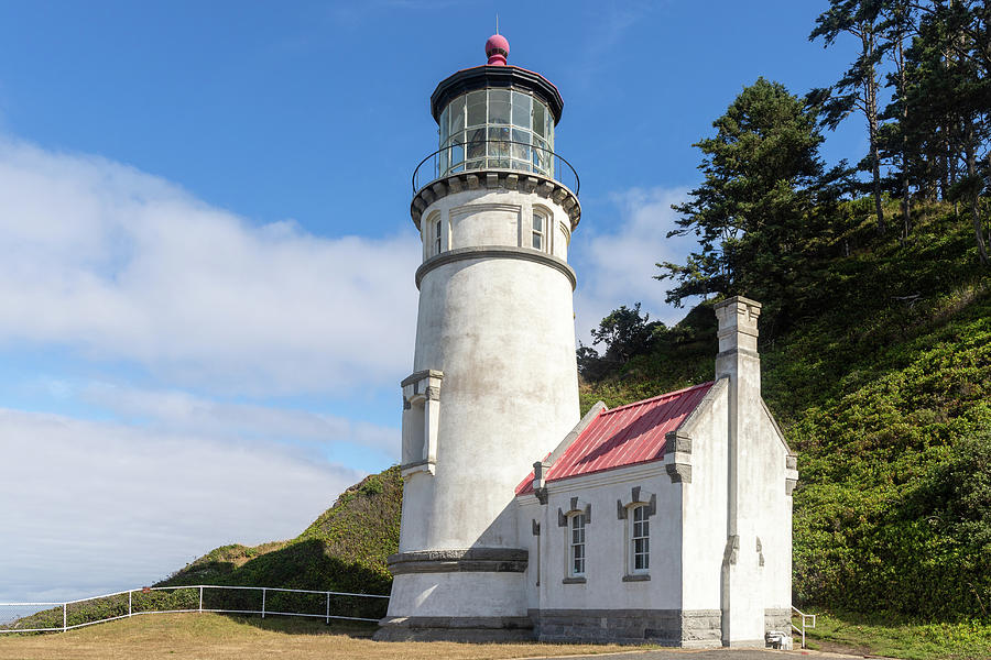 Heceta Head Lighthouse in Oregon Photograph by Ed Clark