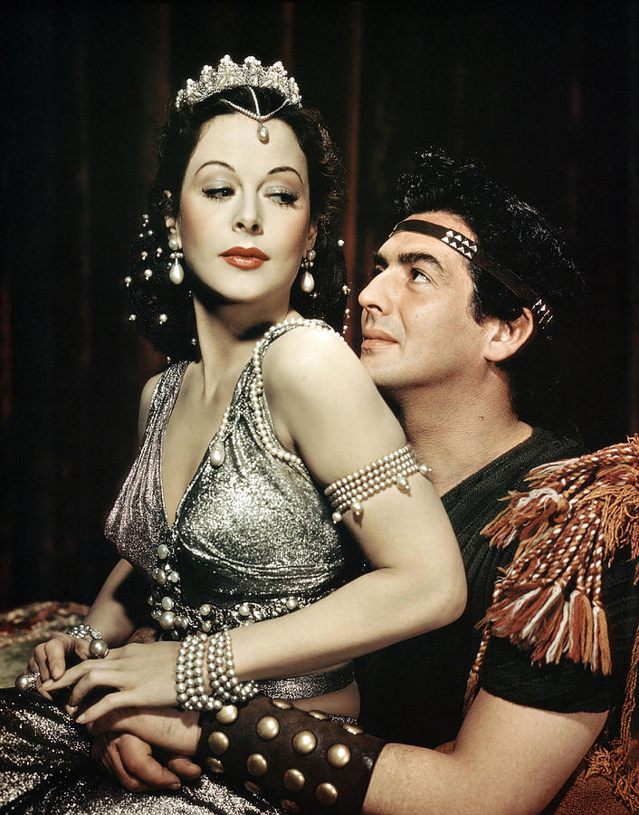 HEDY LAMARR and VICTOR MATURE in SAMSON AND DELILAH -1949-, directed by CECIL B DEMILLE. Photograph by Album