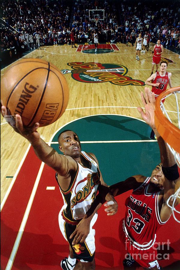 Hersey Hawkins and Scottie Pippen Photograph by Andrew D. Bernstein Hersey Hawkins and Scottie Pippen Photograph by Andrew D. Bernstein