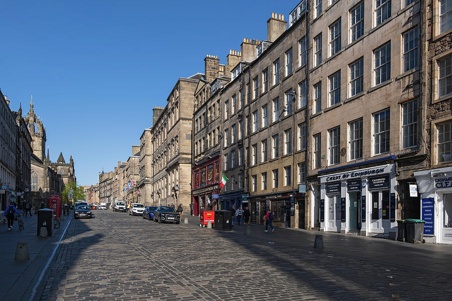 High Street In Old Town Of Edinburgh Photograph by Artur Bogacki