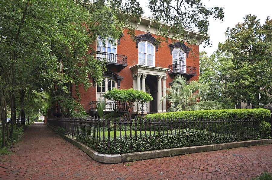 Historic Home: Savannah, Georgia Photograph by Marje