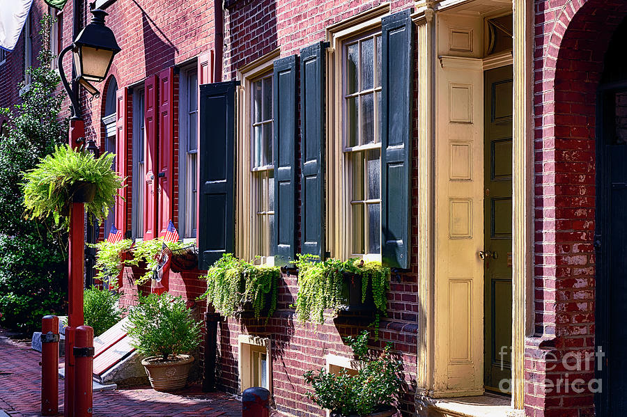 Historic House Facades in Elfreth's Alley, Philadelphia, Penns ...