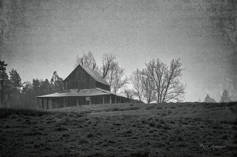 Historic Rogue Valley Barn Photograph by Mick Anderson