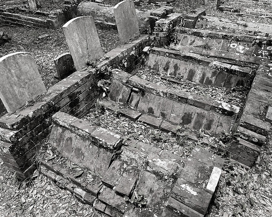 Historical Tent Graves BW Photograph by Lee Darnell