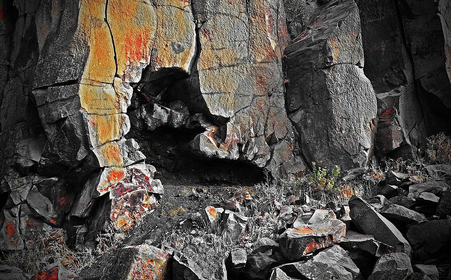  Hole In The Wall Along The Columbian River  Digital Art by Fred Loring