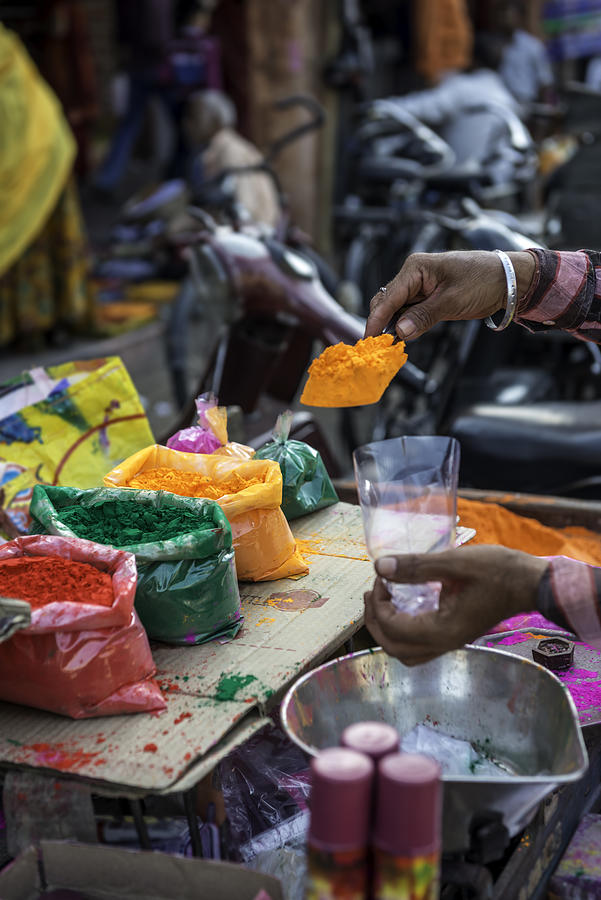 Holi powder for sale in Jaipur, India - V Photograph by AlpamayoPhoto