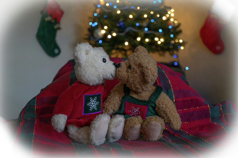 hallmark christmas kissing bears