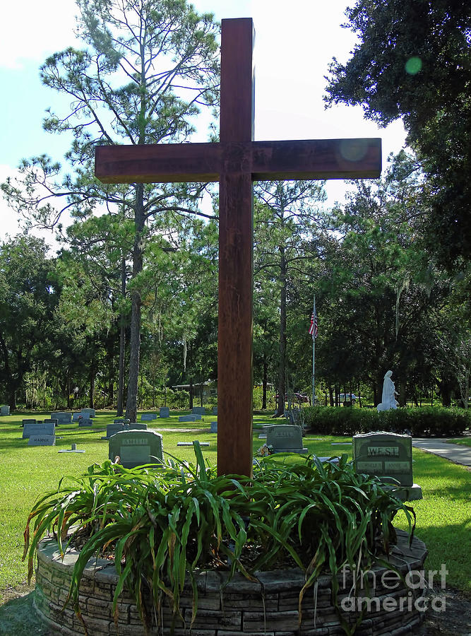 Holy Trinity Episcopal Church Cross Photograph by D Hackett