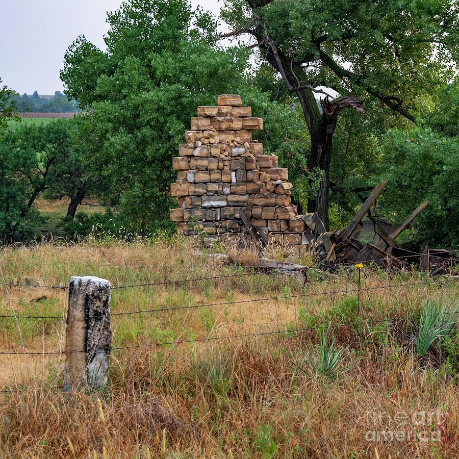 Homestead Ruines and Roc Posts Photograph by Garry McMichael