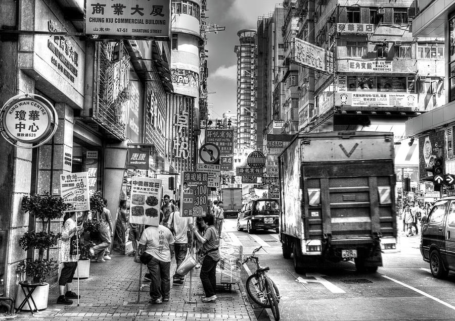 Hong Kong Shantung Street Scene Photograph by Paul Thompson