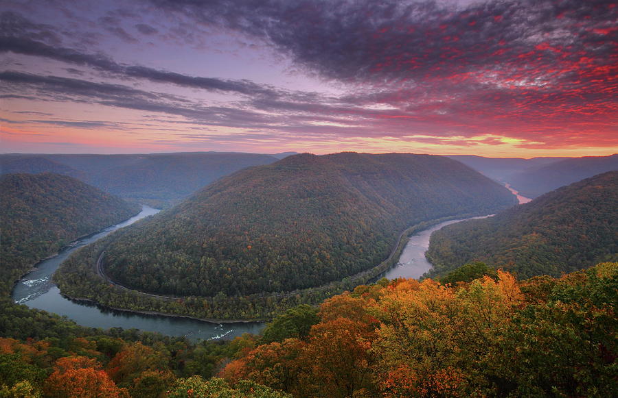 Horseshoe bend at New River Gorge Photograph by Jetson Nguyen