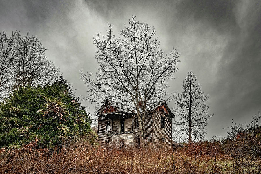 House on War Ridge Photograph by Bob Bell