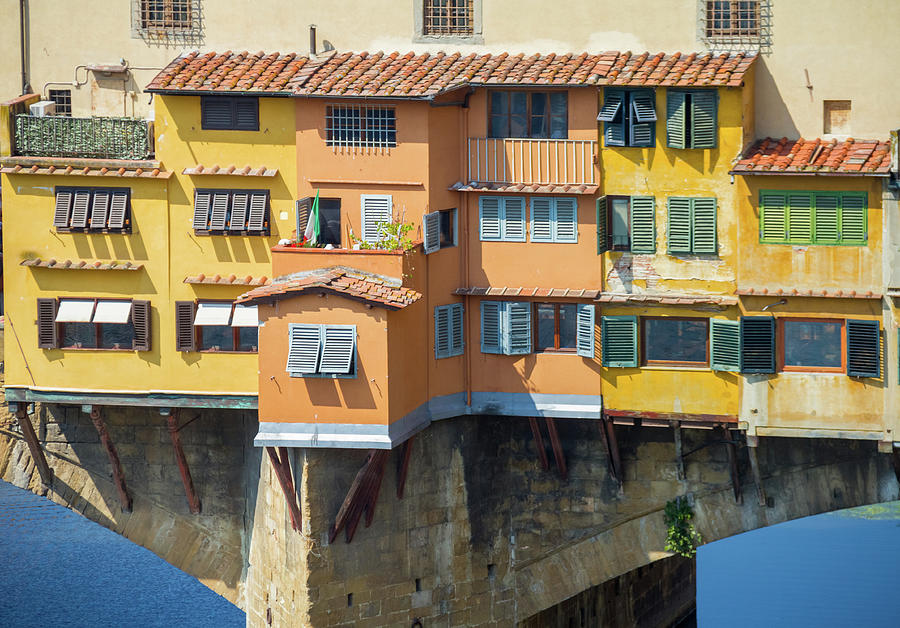 Houses on bridge over Arno River Photograph by Iordanis Pallikaras