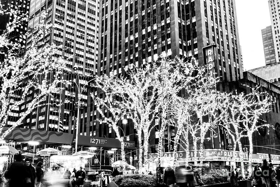 Christmas Street Scene In New York City Photograph By John Rizzuto